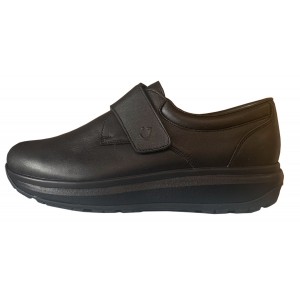 ZAPATILLA DE PIEL COLOR NEGRO