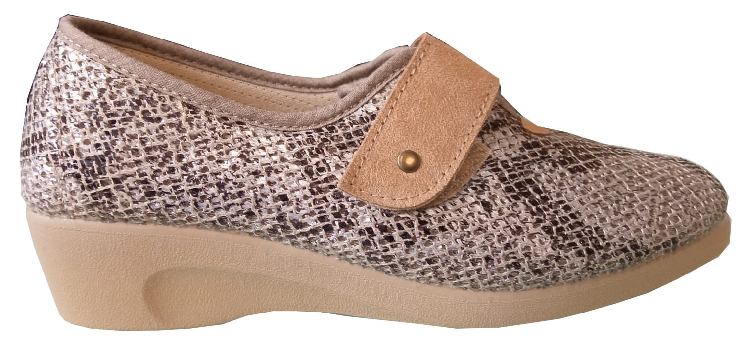 ZAPATO SEÑORA. COLOR ARENA. TALLA 36