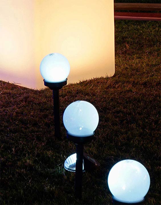 como iluminar un jardin sin electricidad